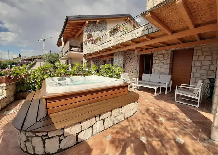 Bmp Apartment Deluxe 2 Jacuzzi Riscaldata Privata Vista Lago Di Garda