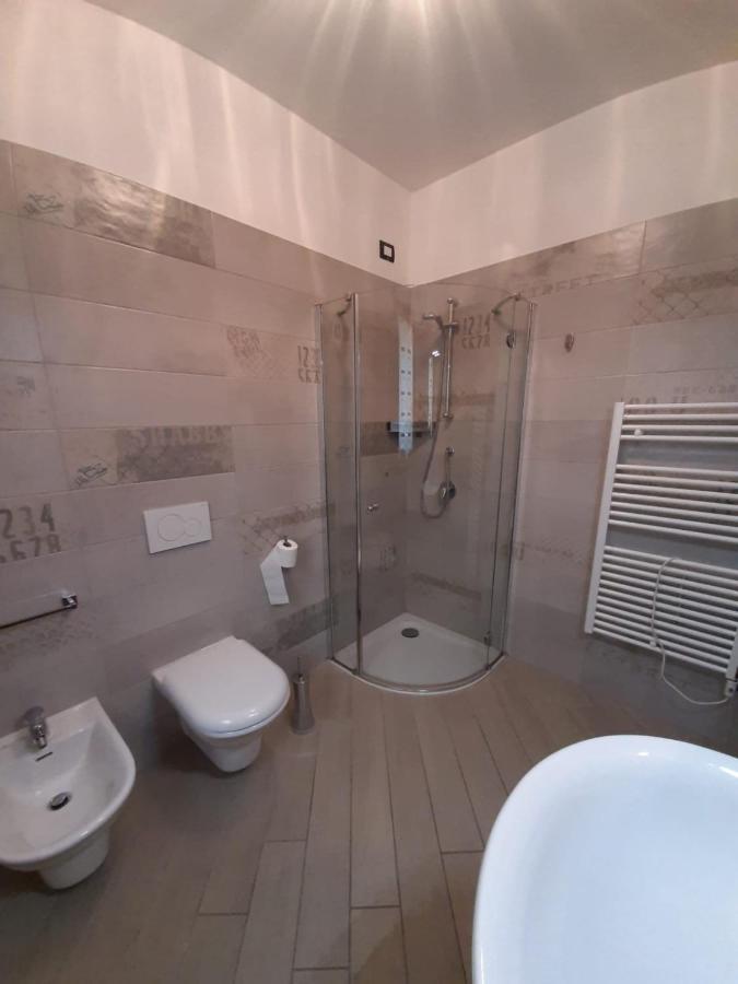 Deluxe: Di Garda Jacuzzi Brenzone sul Garda