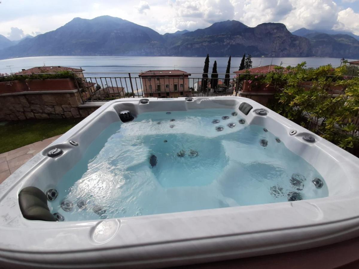Holiday home Deluxe: Di Garda Jacuzzi *