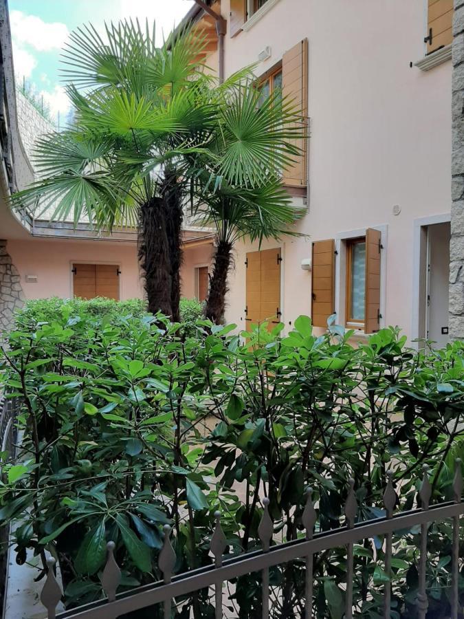 Deluxe: Di Garda Jacuzzi Brenzone sul Garda