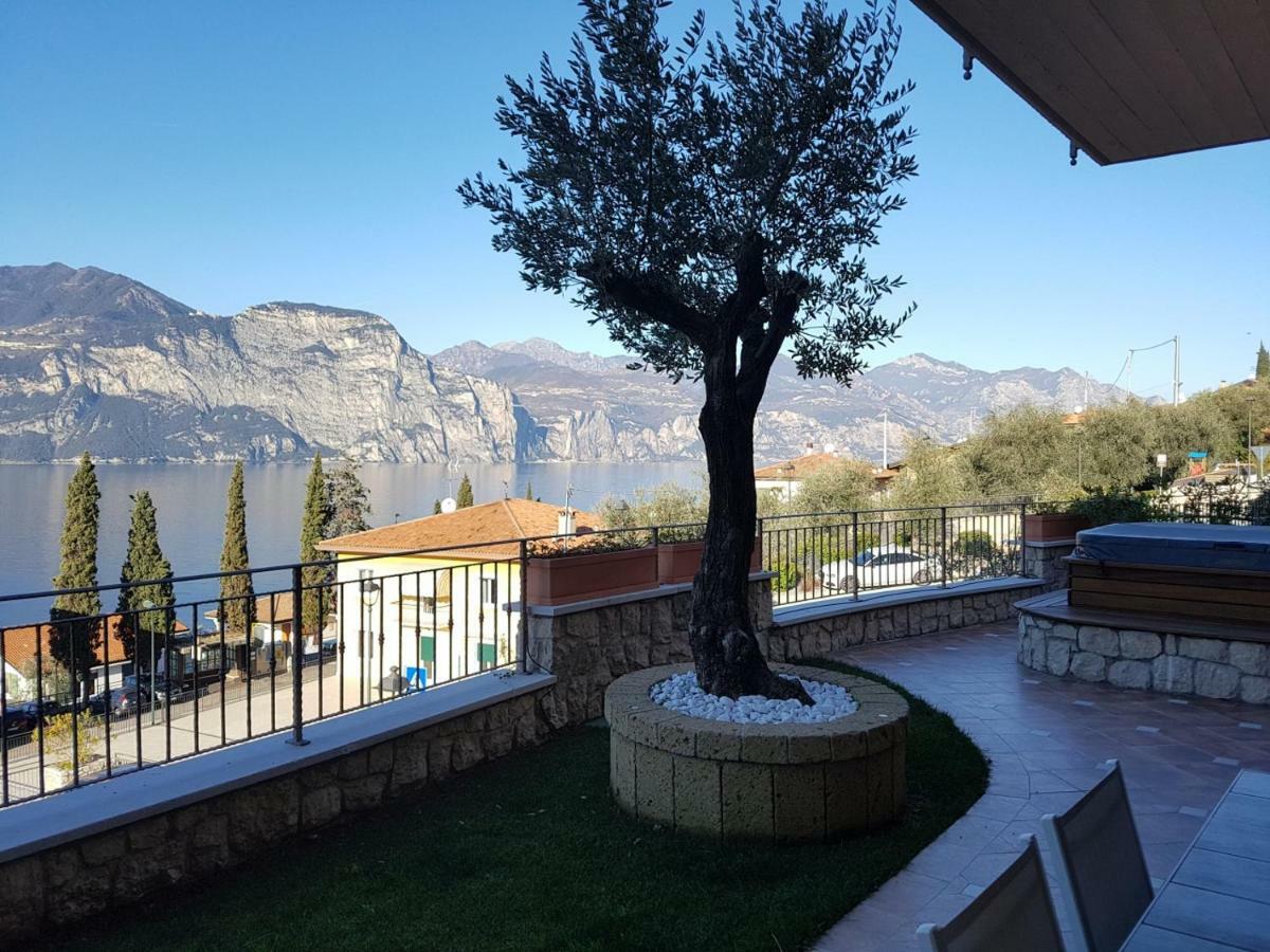 Deluxe: Di Garda Jacuzzi Holiday home *