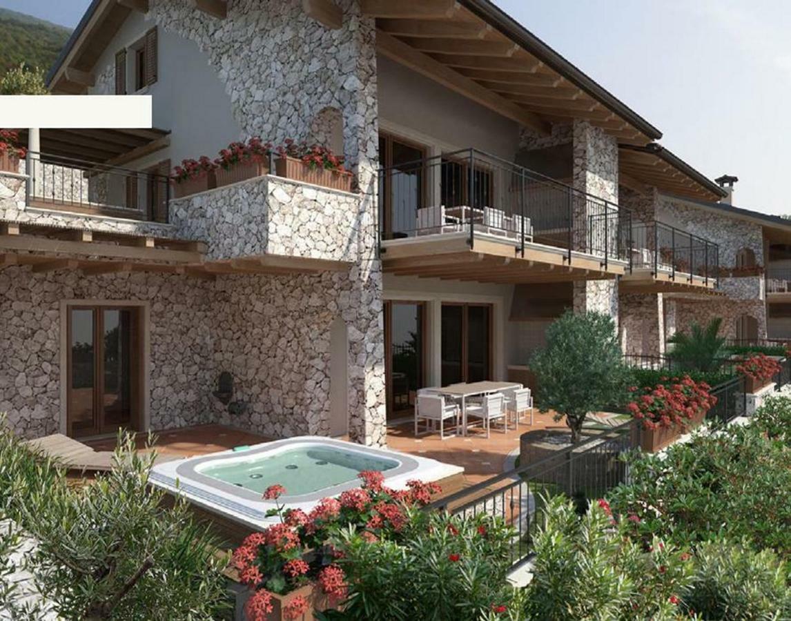 Deluxe: Di Garda Jacuzzi