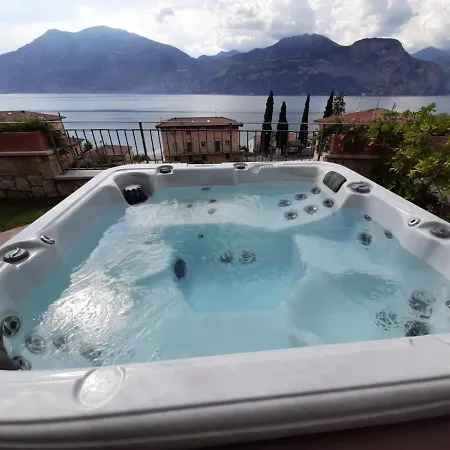 Appartamento Deluxe: Lago di Garda Jacuzzi Suite Brenzone sul Garda Exterior photo