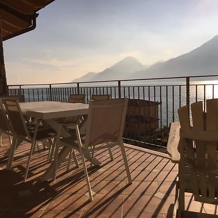 Appartamento Deluxe: Lago di Garda Jacuzzi Suite Brenzone sul Garda Exterior photo