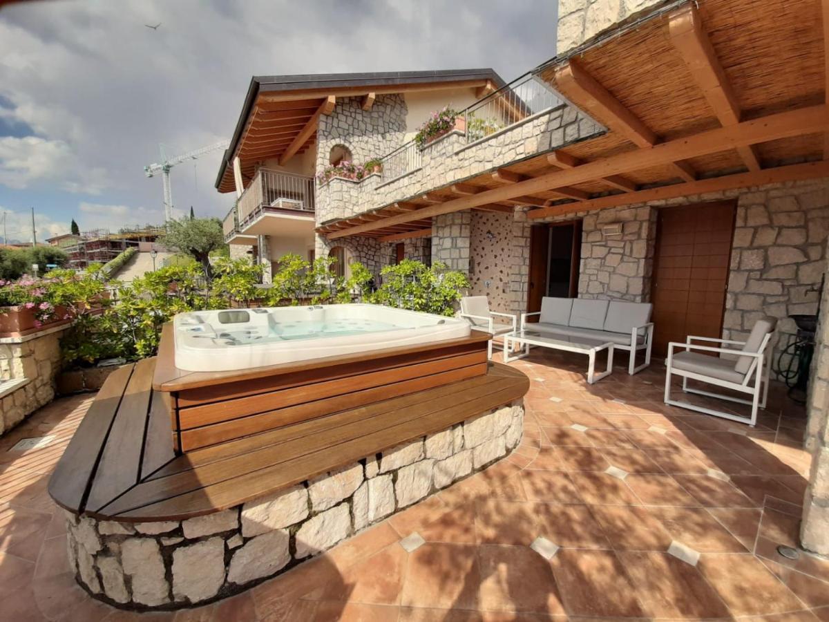 Casa vacanze Deluxe 2 Con Vasca Idromassaggio Vista Di Garda, Riscaldata, Privata E Utilizzabile Tutto L'anno