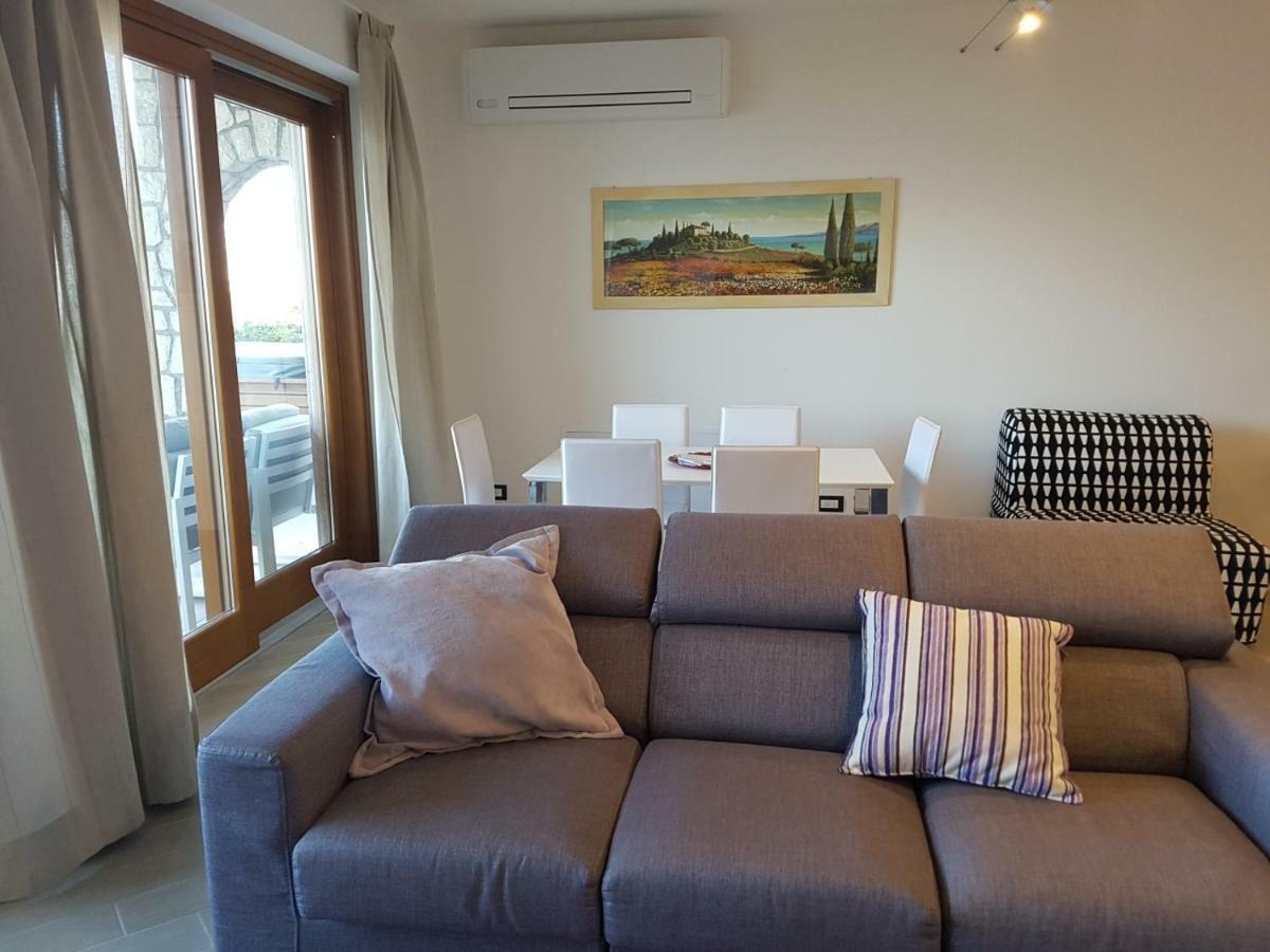 Deluxe 2 Con Vasca Idromassaggio Vista Di Garda, Riscaldata, Privata E Utilizzabile Tutto L'anno * Brenzone sul Garda